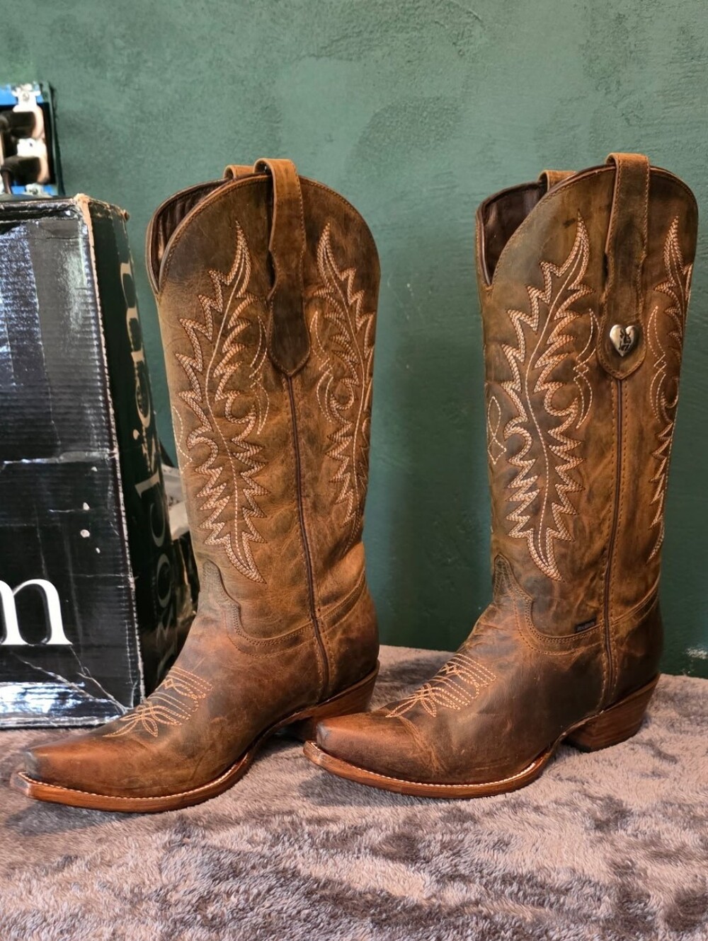 Women's Brown Western Cowboy Boots - Stylish Embroidered Leather
